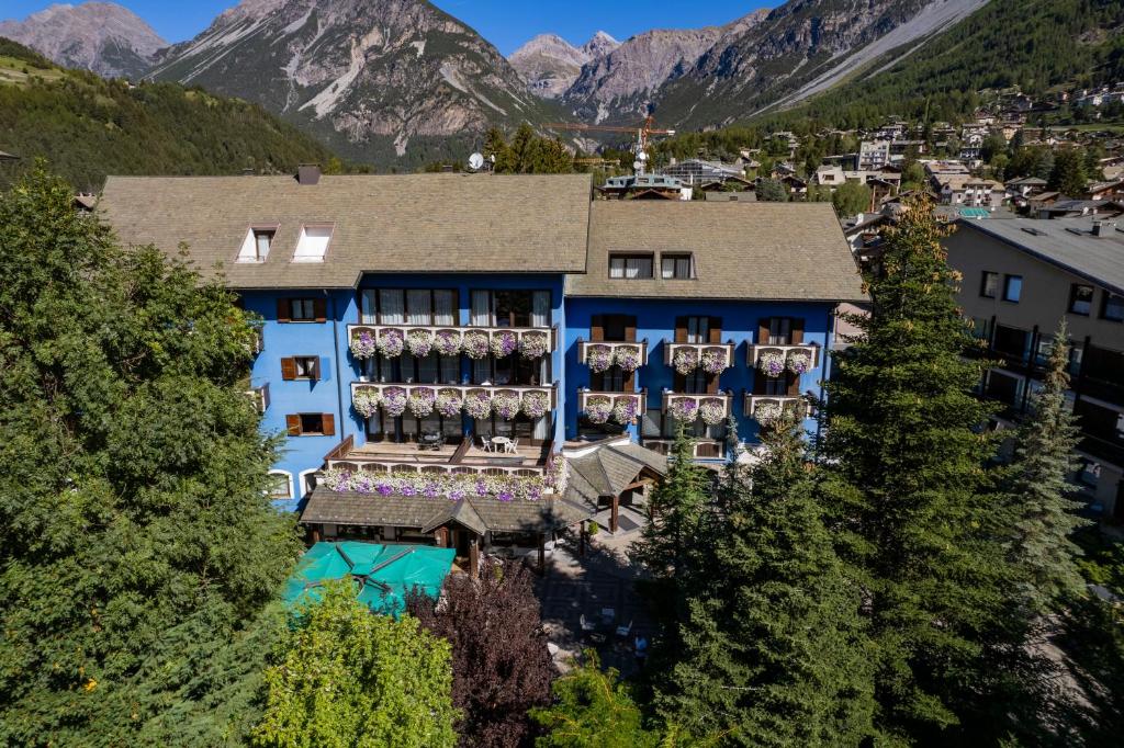 Nespecifikovaný výhled na hory nebo výhled na hory při pohledu z hotelu