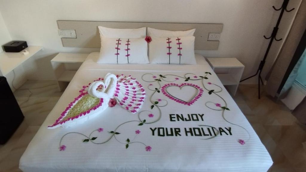 Postel nebo postele na pokoji v ubytování Thoddoo Garden inn