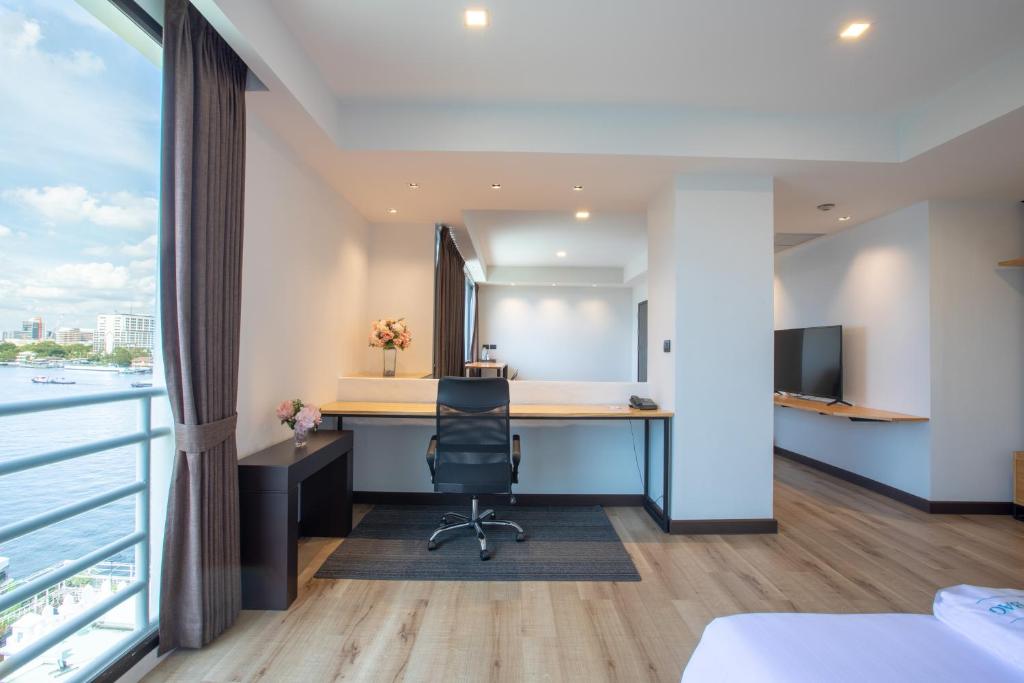 
Business Suite Room
