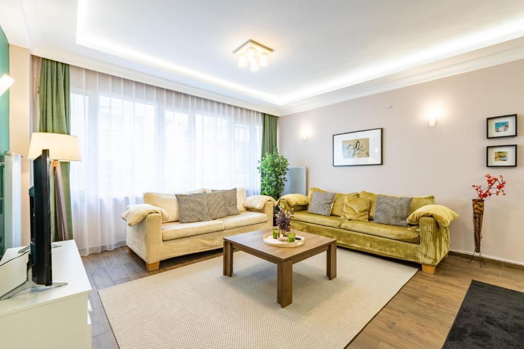 Sleek and Central Flat in Nisantasi