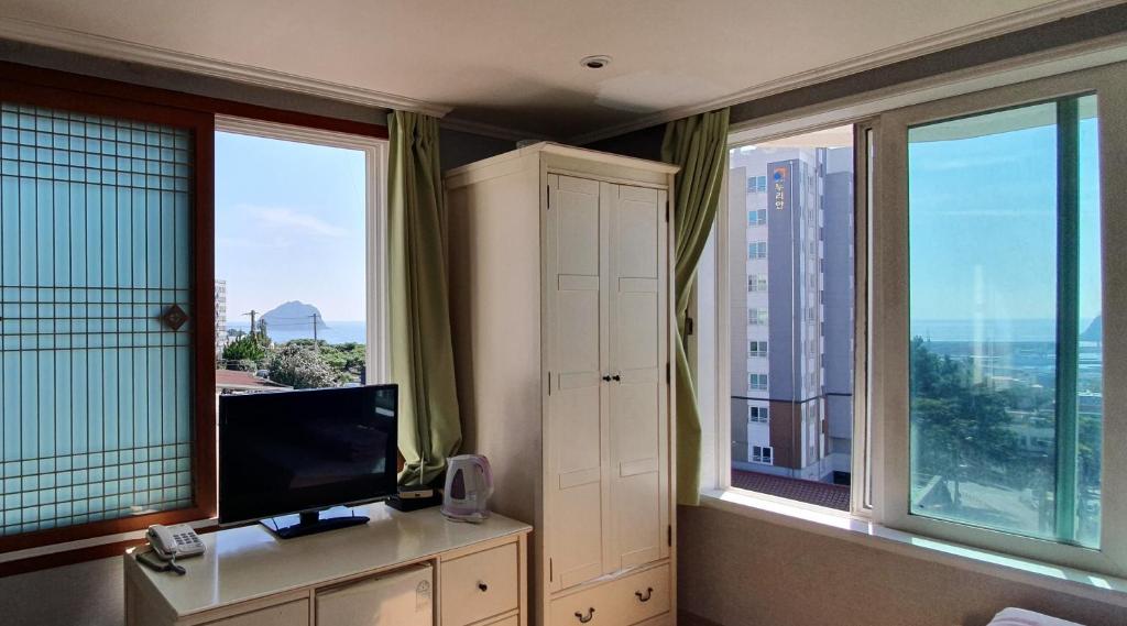 TV a/nebo společenská místnost v ubytování Hotel Good Inn
