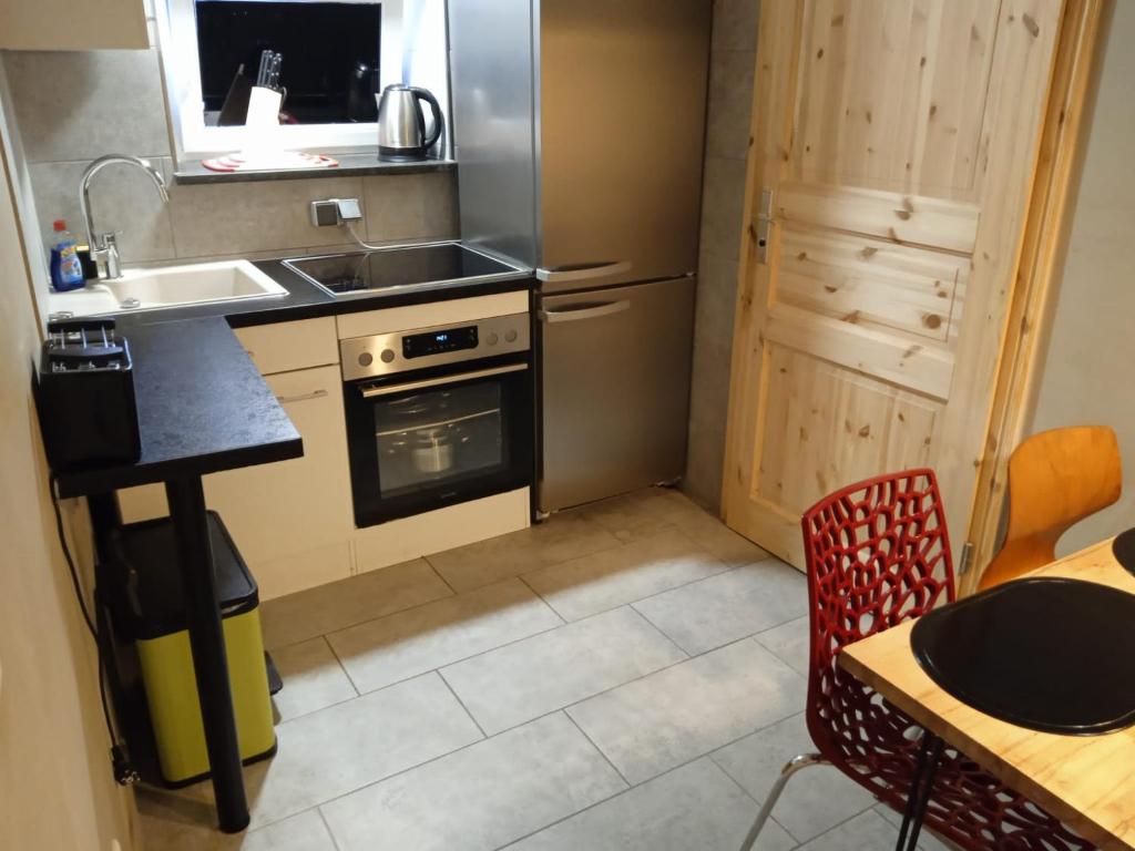 a small kitchen with a sink and a stove at #HANDWERKER_Rustikal Cityapartment Bielefeld Mitte in Bielefeld