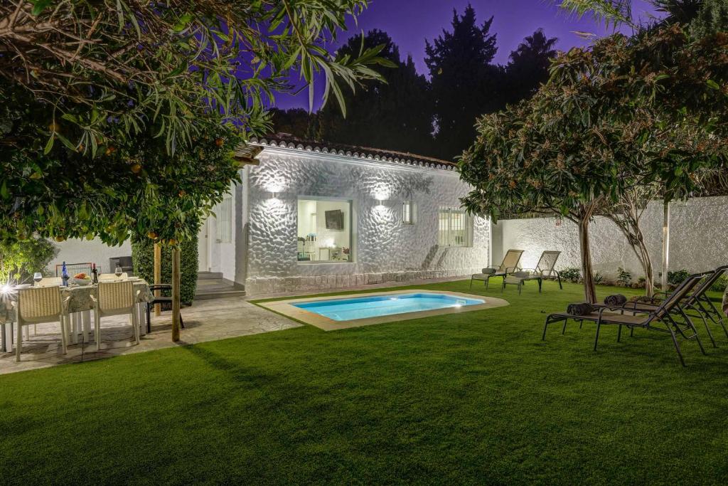 Bazén v ubytování Villa Conchita Torremolinos nebo v jeho okolí