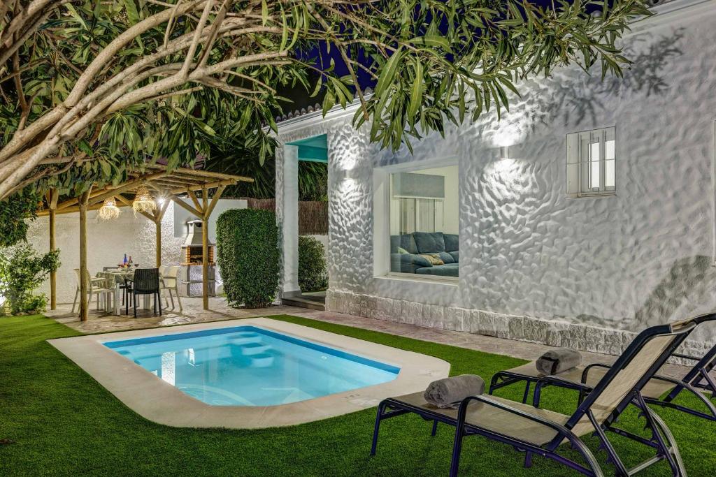 Bazén v ubytování Villa Conchita Torremolinos nebo v jeho okolí