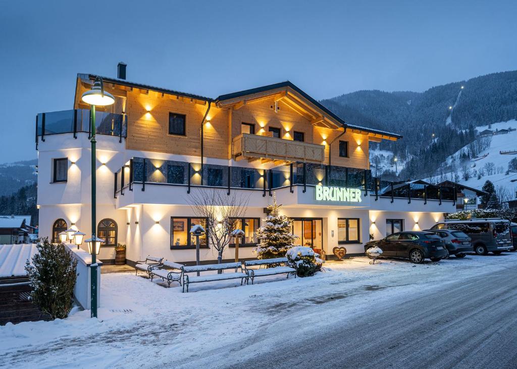 Nespecifikovaný výhled na hory nebo výhled na hory při pohledu z hotelu