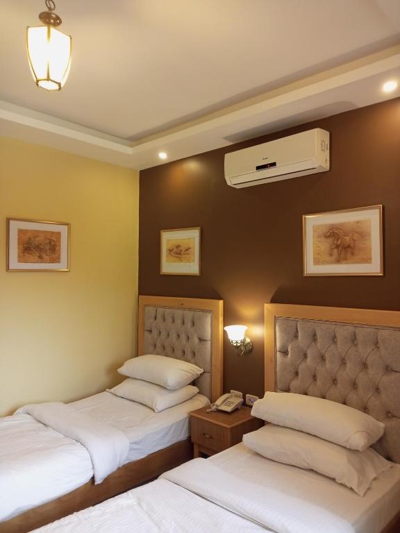Postel nebo postele na pokoji v ubytování Mariam Hotel
