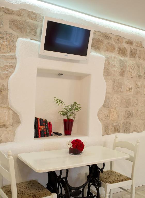 Televízia a/alebo spoločenská miestnosť v ubytovaní Bokun Guesthouse