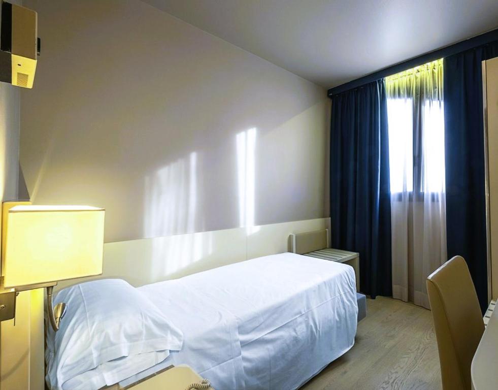 Postel nebo postele na pokoji v ubytování Sorrento Inn Lodge