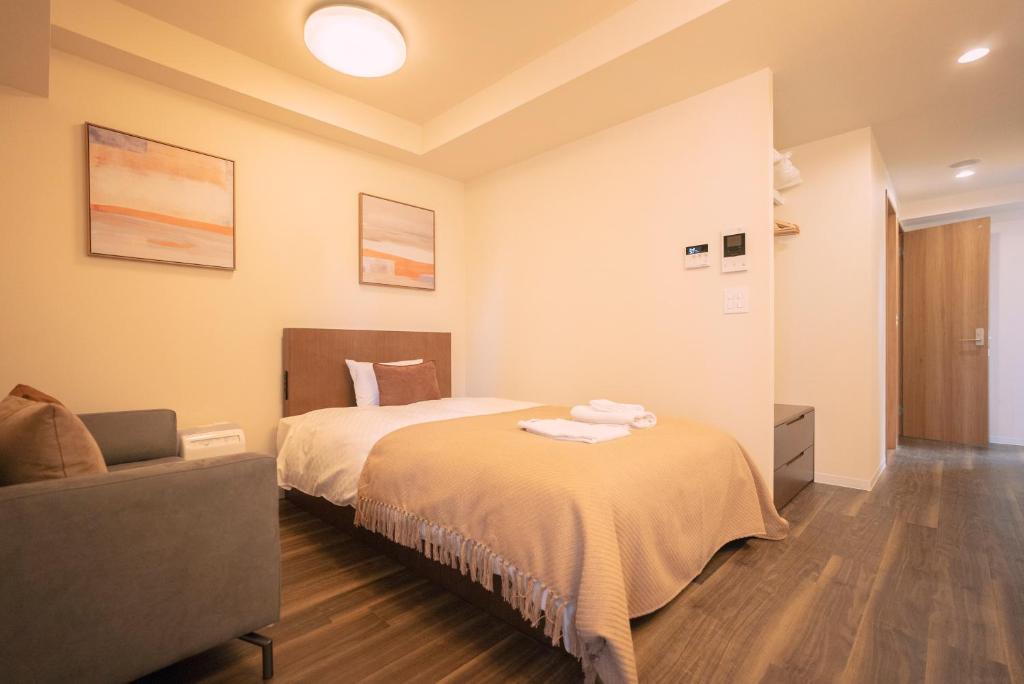 Postel nebo postele na pokoji v ubytování 谷町君HOTEL 心斎橋東32