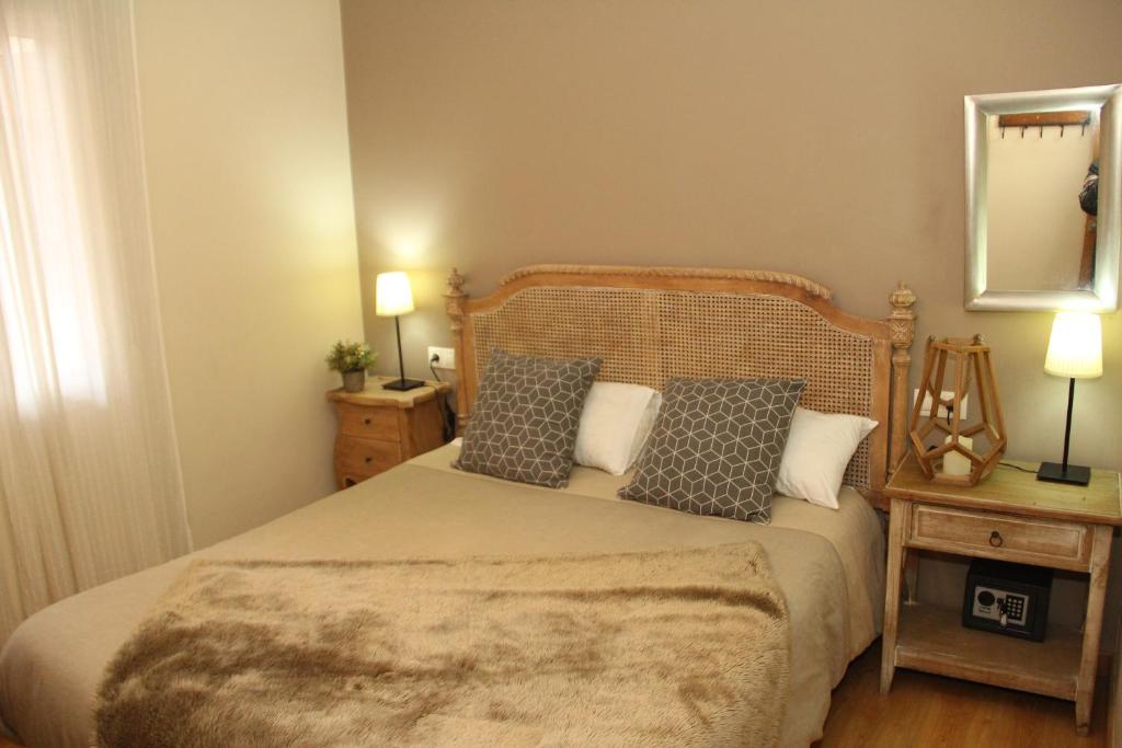 Postel nebo postele na pokoji v ubytování Apartamentos Alcazar de Baeza
