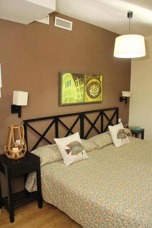 Postel nebo postele na pokoji v ubytování Apartamentos Alcazar de Baeza