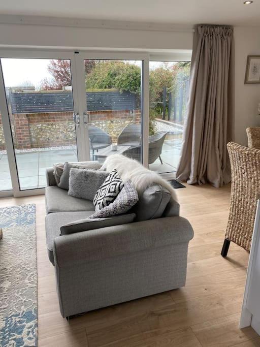 Spacious Studio Cabin with Sea/ Downs views Sole Use of HotTub in Seaford - Chalet