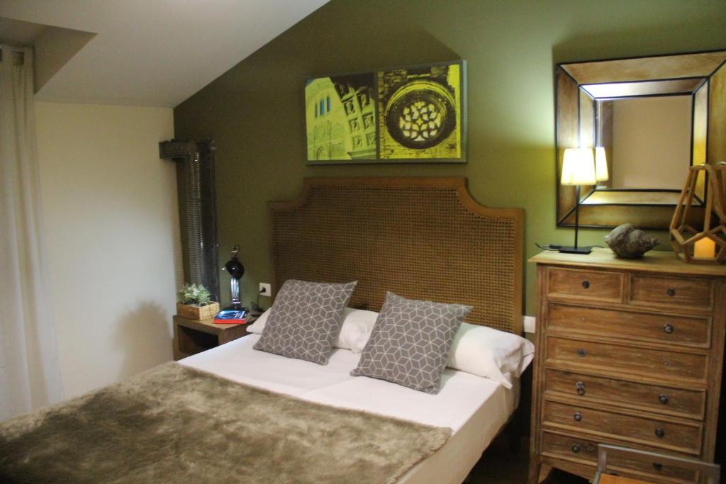 Postel nebo postele na pokoji v ubytování Apartamentos Alcazar de Baeza
