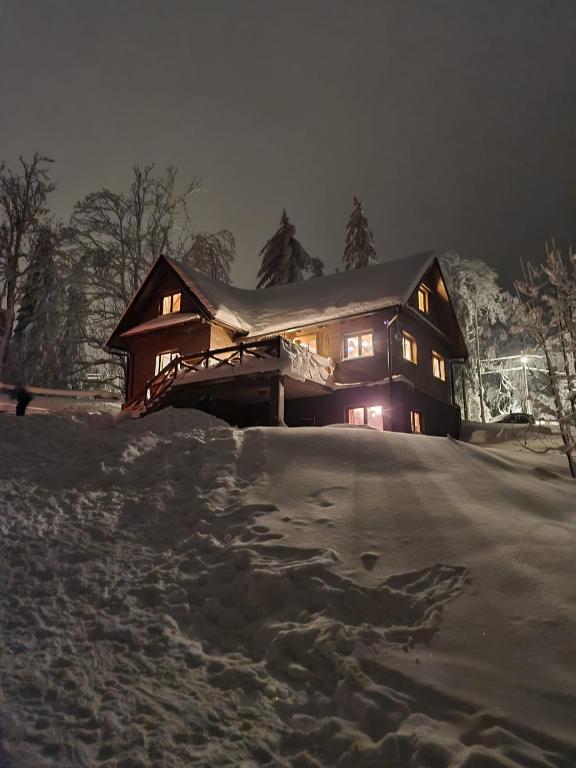 Starry Laz mountain house v zime
