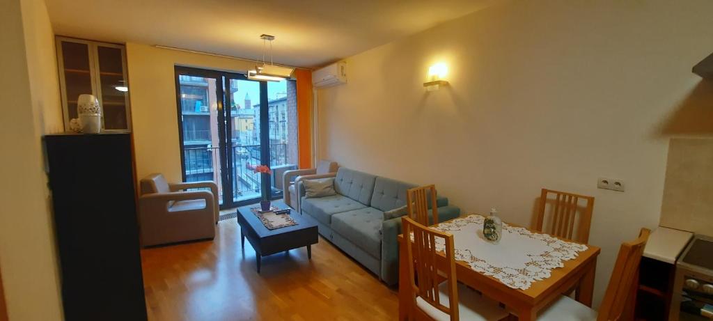 Angel City Apartments - 4