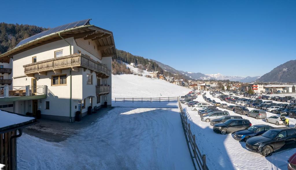 Nespecifikovaný výhled na hory nebo výhled na hory při pohledu z apartmánu