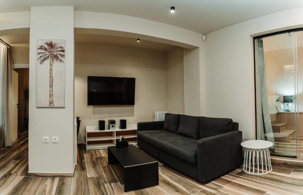 Televízia a/alebo spoločenská miestnosť v ubytovaní BLACKHAUS FAMILY AND FRIENDS DELUXE APARTMENT