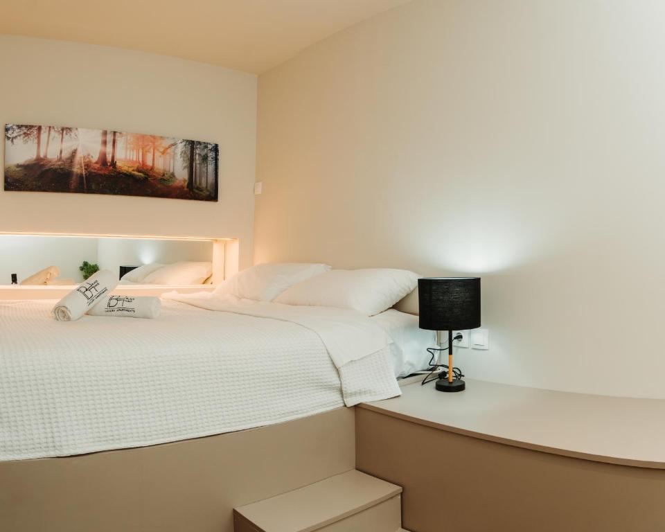 Posteľ alebo postele v izbe v ubytovaní BLACKHAUS FAMILY AND FRIENDS DELUXE APARTMENT