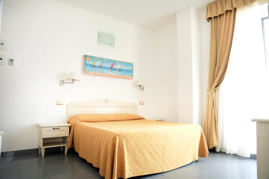 Postel nebo postele na pokoji v ubytování Hotel Marechiaro - Direttamente sul mare
