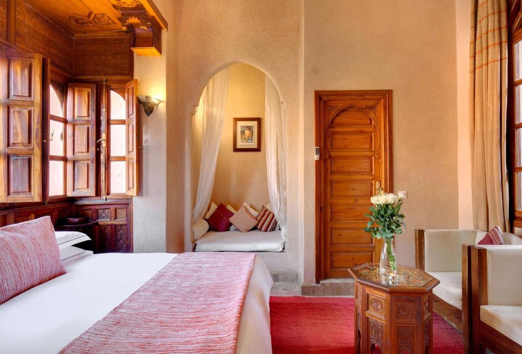 Postel nebo postele na pokoji v ubytování Marrakech Riads, Angsana Heritage Collection