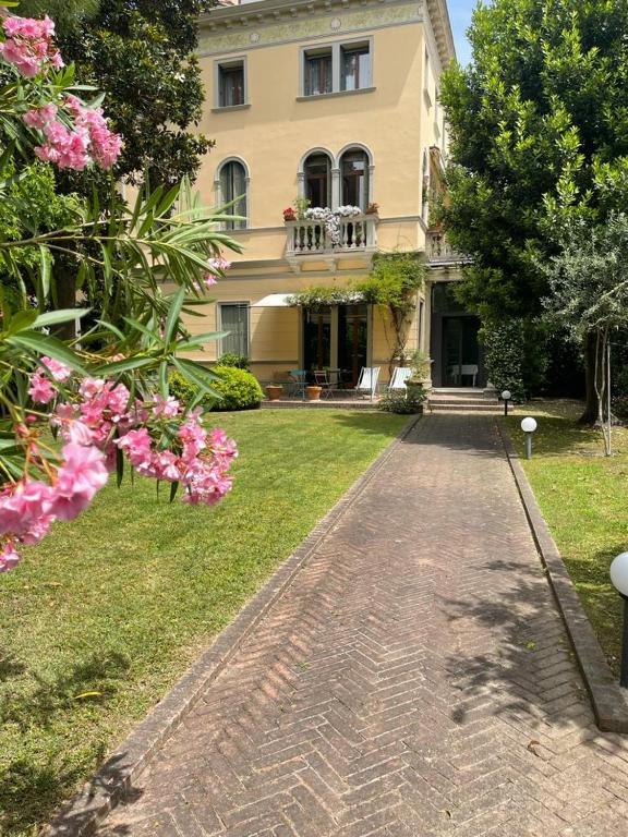 Jardin de l'établissement B&B Villa Ines