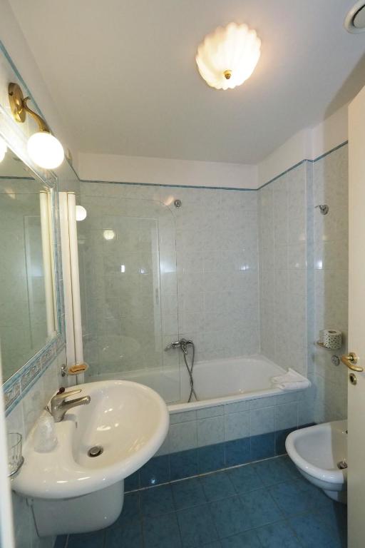 Hotel Laura - Resim 24