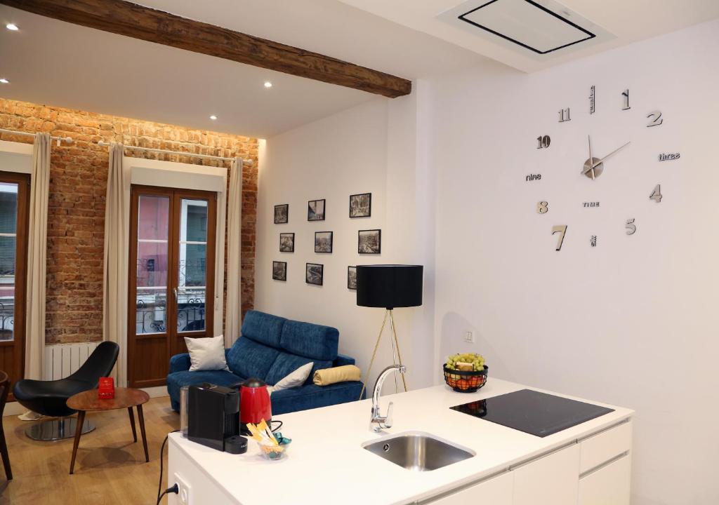 Piso Moderno a 2 minutos del Casco Viejo con Parking Gratis - Two-Bedroom Apartment