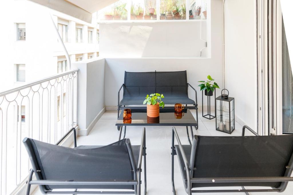 A bright Nest in the heart of Plaka - Two-Bedroom Apartment