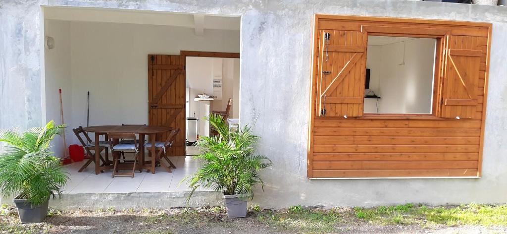 Maison de 2 chambres avec jardin clos et wifi a Bouillante a 2 km de la plage