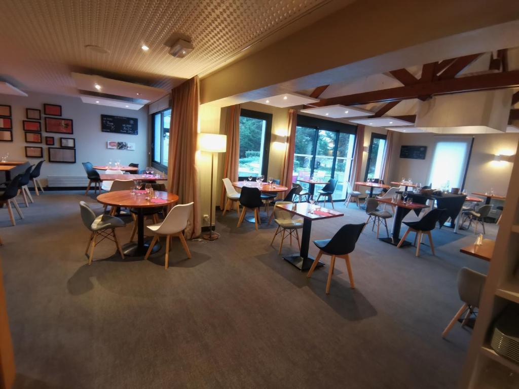 Posezení v ubytování Logis, Hôtel Au Chêne Vert, Saint-Brieuc Nord