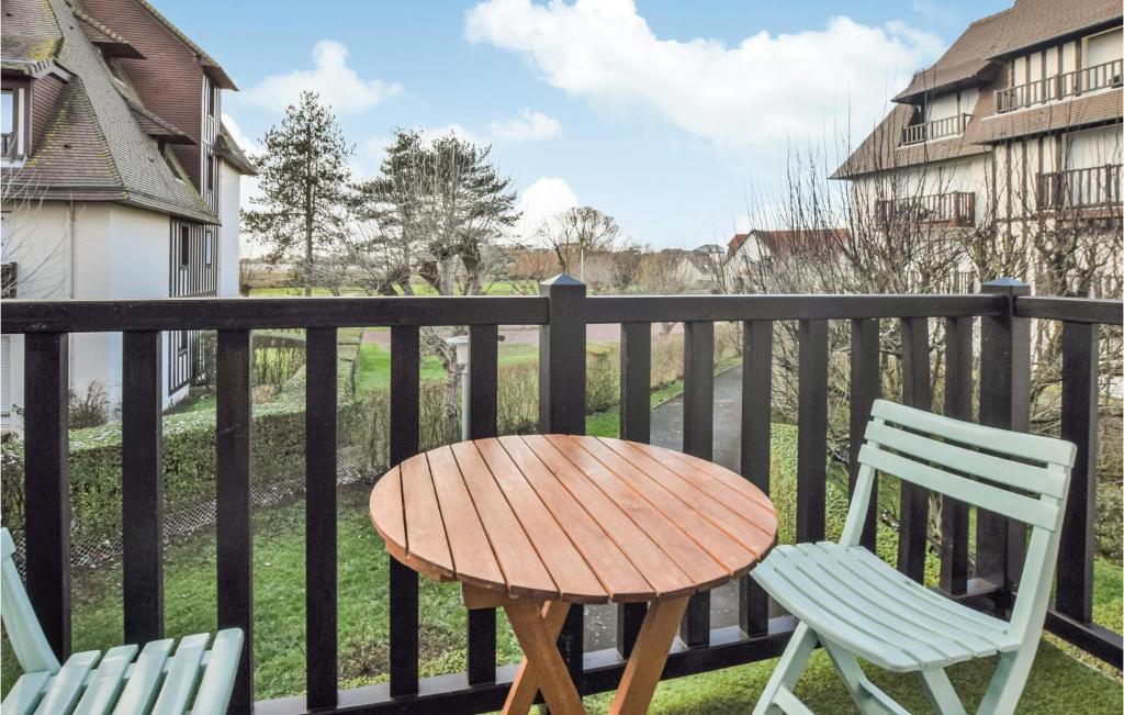 Balkón alebo terasa v ubytovaní Cozy Apartment In Blonville-Sur-Mer