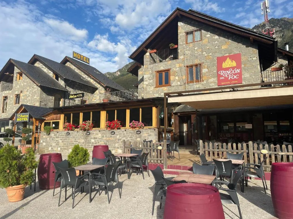 The 10 best pet-friendly hotels in Benasque, Spain | Booking.com