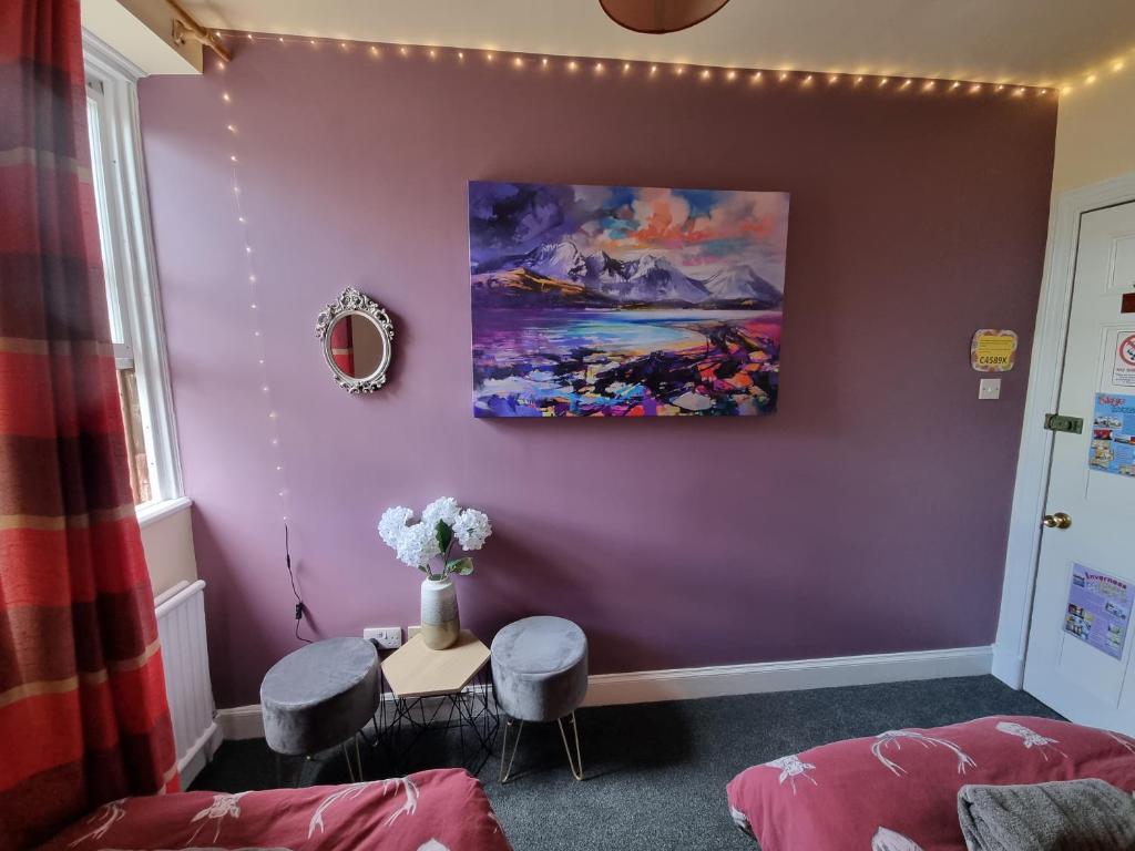 Postel nebo postele na pokoji v ubytování Fort William Backpackers