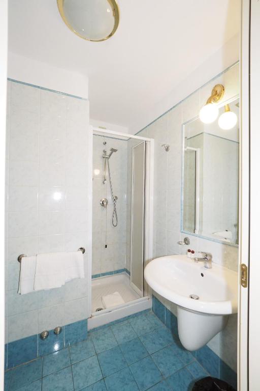 Koupelna v ubytování Hotel Laura