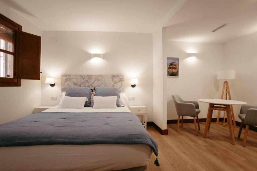 Postel nebo postele na pokoji v ubytování La Plaza Hostal