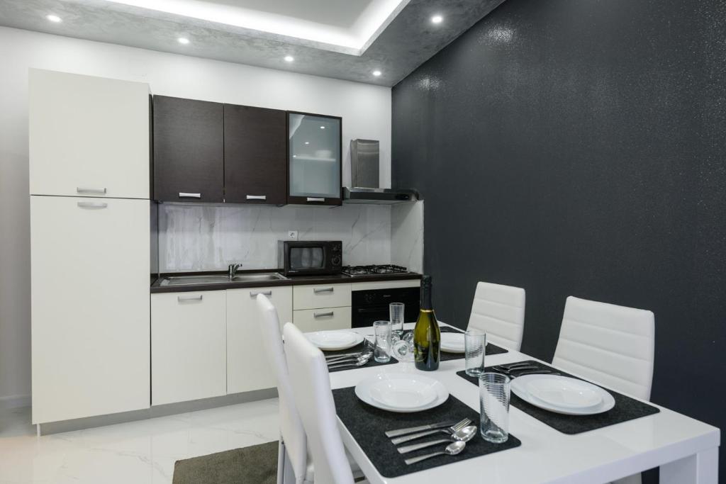 Kuchyň nebo kuchyňský kout v ubytování Complex Villa White