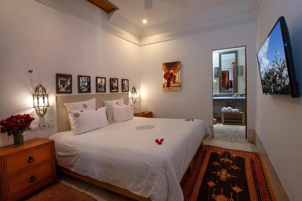 Postel nebo postele na pokoji v ubytování Riad Dar Justo Hotel Boutique & Spa
