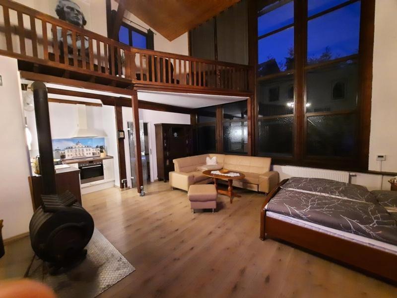 Ruang duduk di Ferienwohnung Altes Künstleratelier Weimar