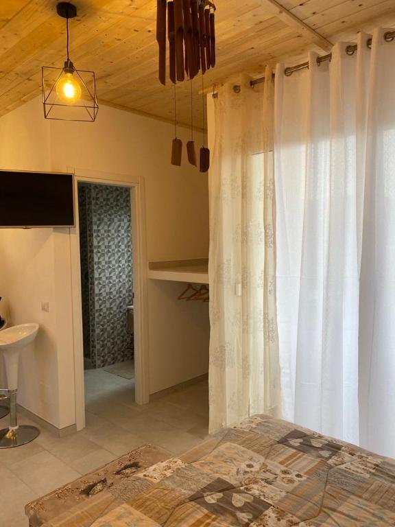 A bathroom at Monolocale V.M 0.23