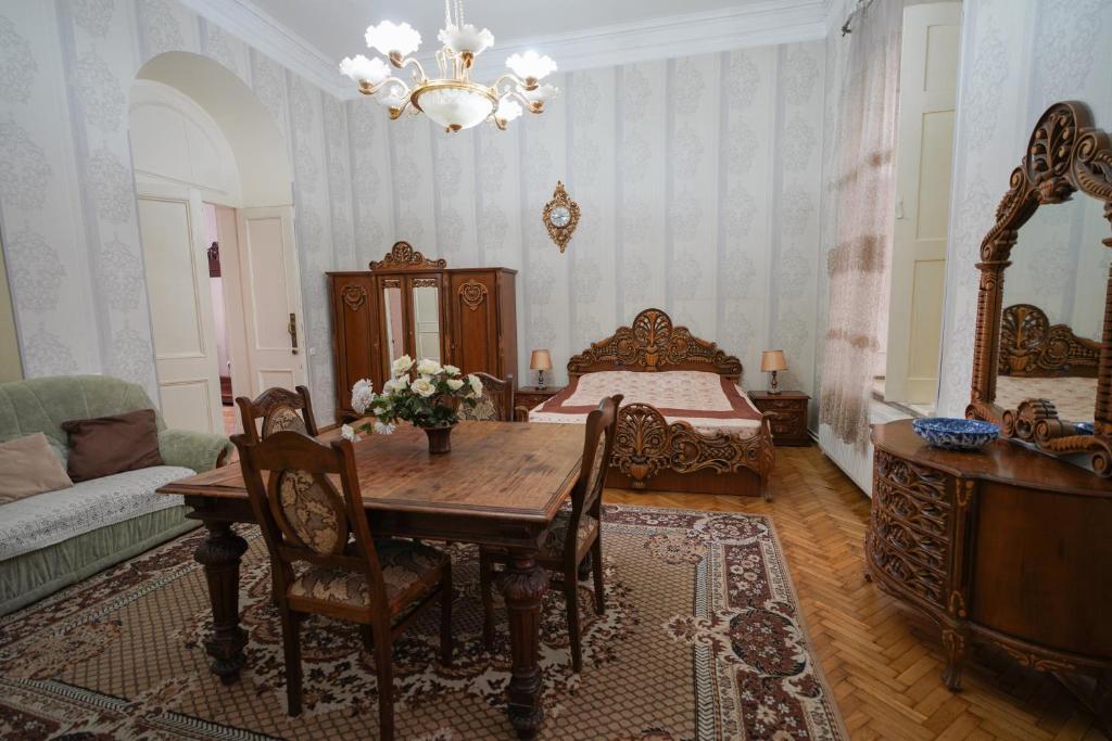 Llit o llits en una habitació de Leon Rooms