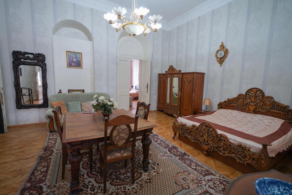 Llit o llits en una habitació de Leon Rooms