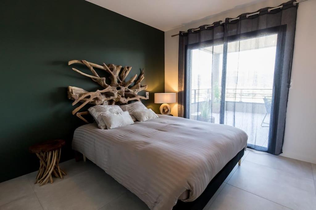 Posteľ alebo postele v izbe v ubytovaní Stanatura Appt 2 chambres vue panoramique #INDENO