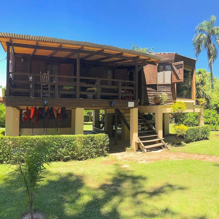 a large house with a porch and a balcony at Rio Manso Tigre in Tigre