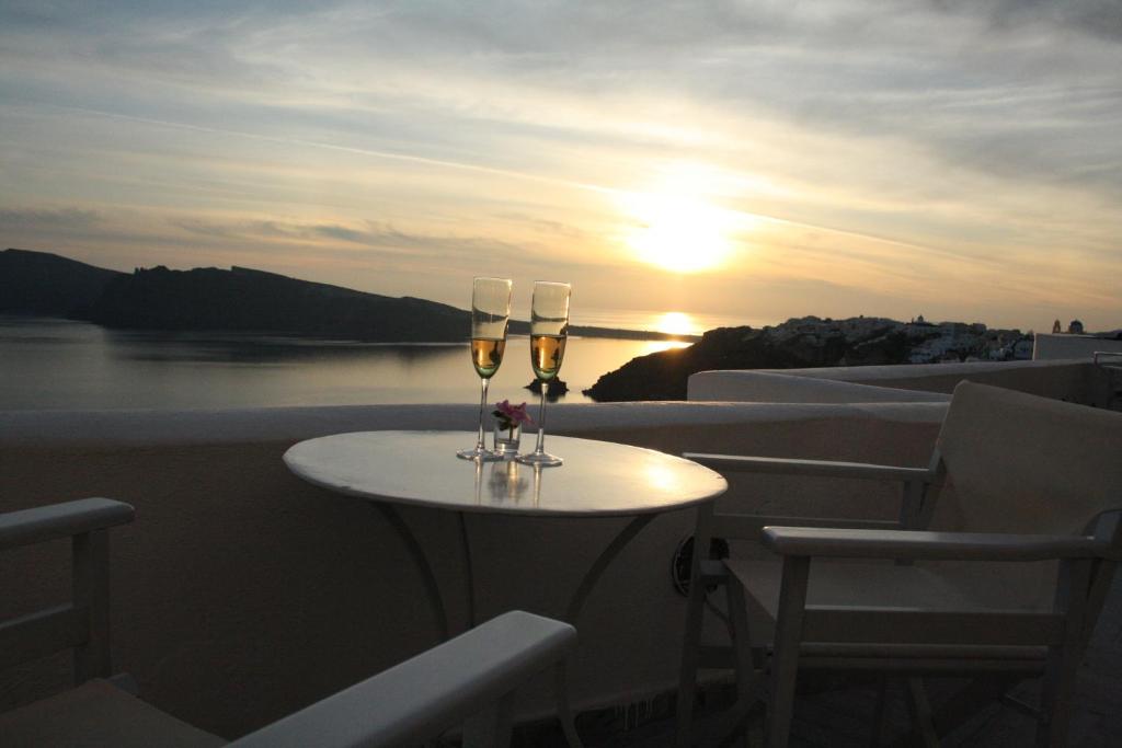 Captain John Houses Caldera View Oia - 7