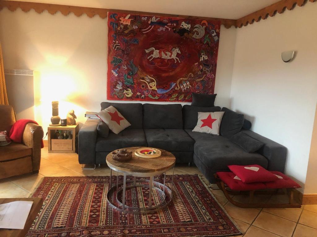 Coin salon dans l'établissement Appartement Cosy 6 Pers, Terrasse, Parking, Navettes Gratuites – Hameau des Marmottes, Les Belleville - FR-1-574-47