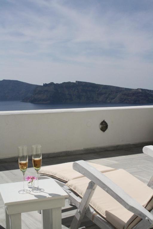 Captain John Houses Caldera View Oia - 9