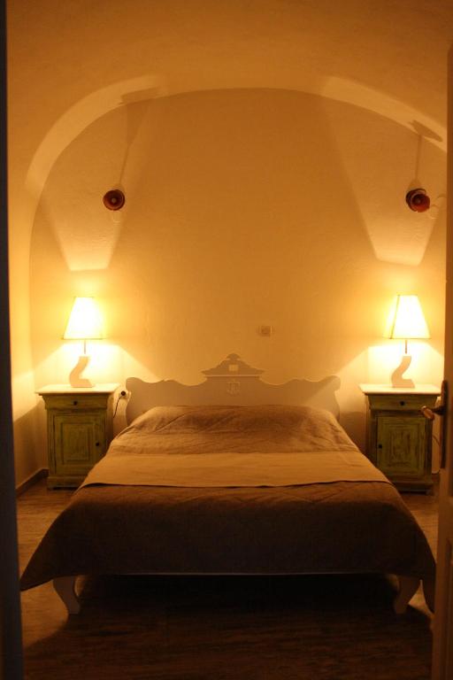 Captain John Houses Caldera View Oia - 11