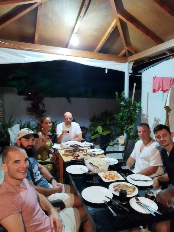 Hosté ubytování Ninos K.Guraidhoo