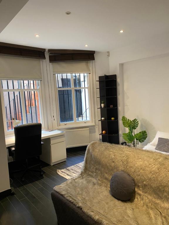 High St Ken 1 bed flat, London (updated prices 2024)