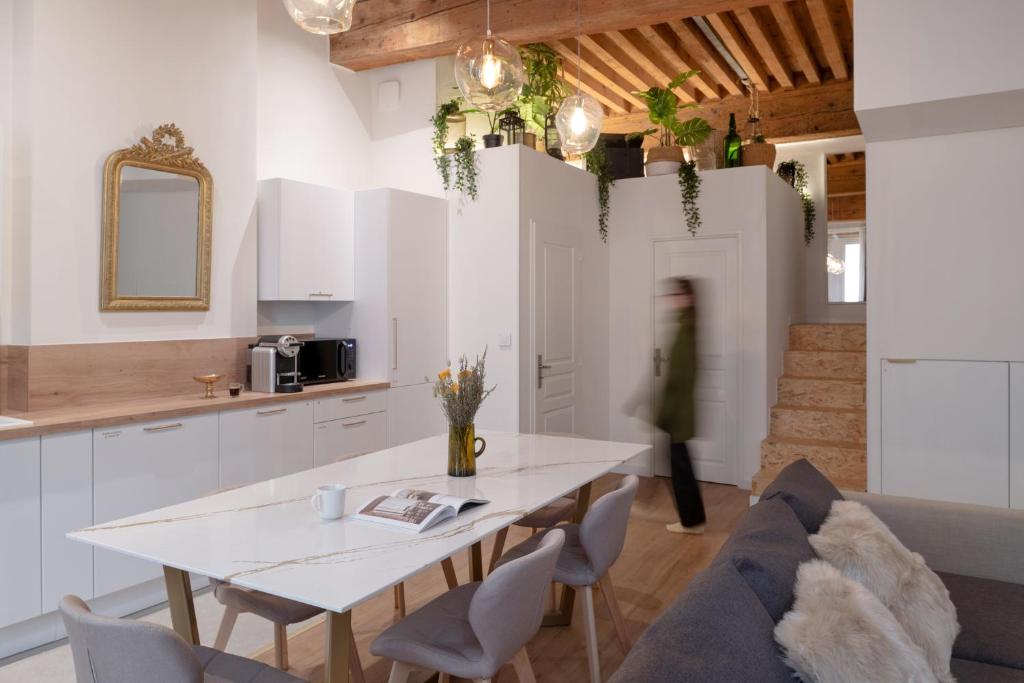 Kuchyňa alebo kuchynka v ubytovaní MiHotel Georges